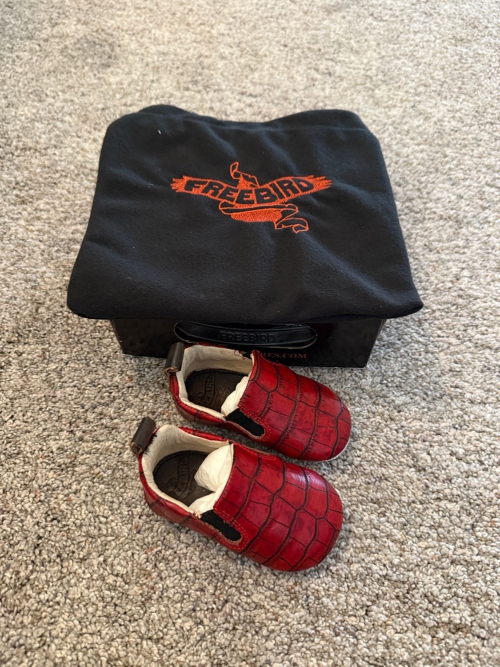 Freebird Baby kicks red crocodile moccasins size 2 6-12 months NEW